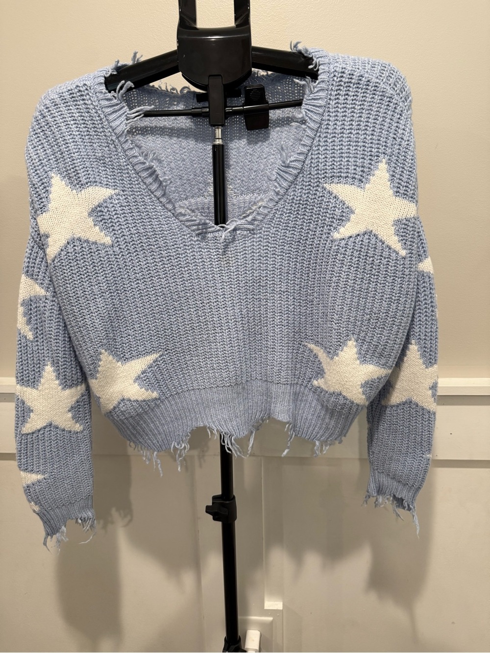 Forever 21 Blue Star Distressed Cropped Sweater Size S